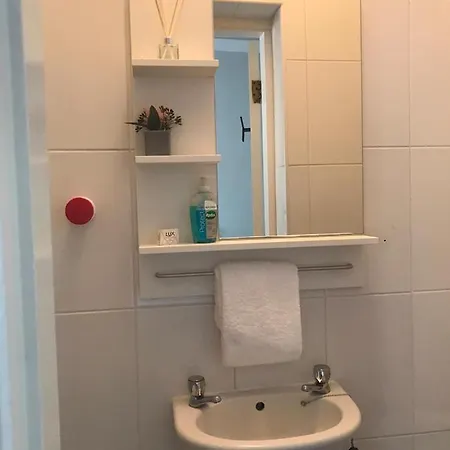 Cheap Budget Apartment *