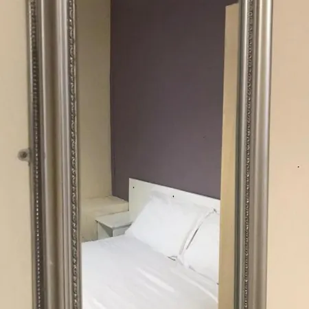 Cheap Budget Apartment *